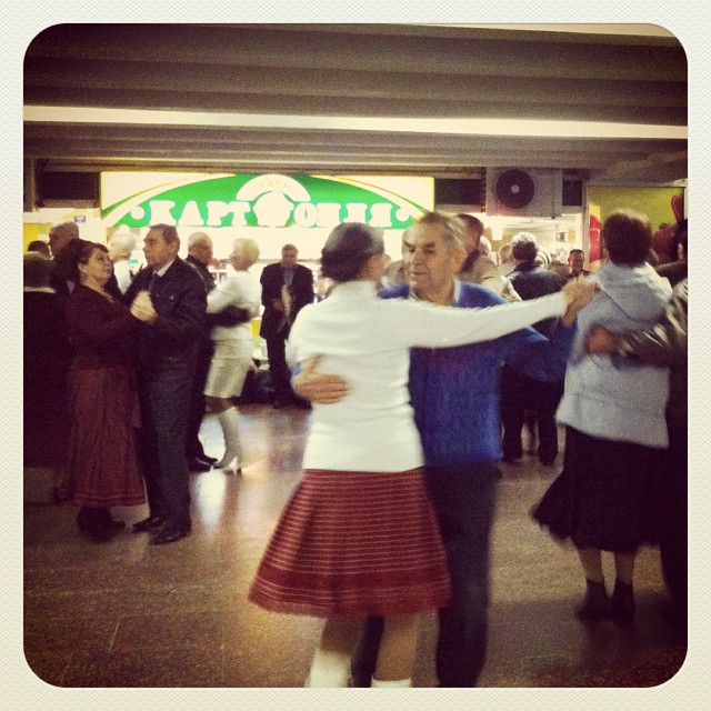Instagram: Pensioners dance