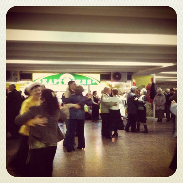 Instagram: Pensioners dance