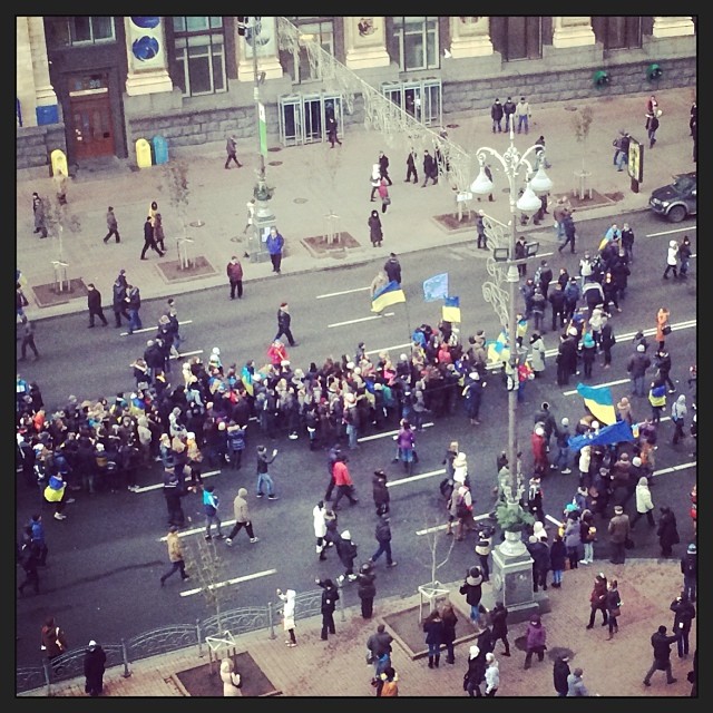 Instagram: Groups of protesters march to Maidan. #euromaidan