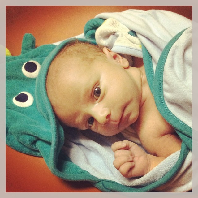 Instagram: Baby bath monster