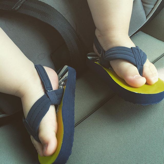 Instagram: Baby flip flops = start to beach weekend.