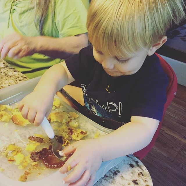 Instagram: E shoveling gravy in his face. With a spoon. #justlikedad