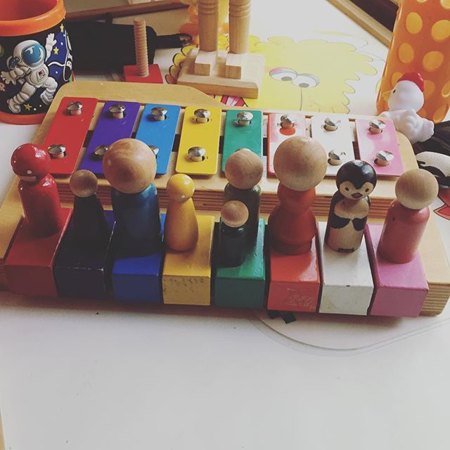 Instagram: Creative matching #pegdolls #madebymom #toddlerplay