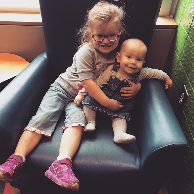 Instagram: Vivi & Anka #friendswhoarefamily